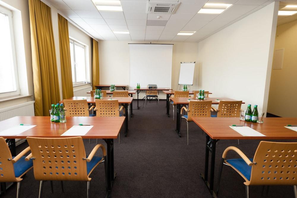 Hotel Partner Varsovia Exterior foto